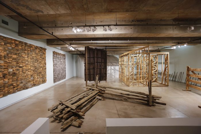 Olaf Holzapfel / Sebastián Preece: Ausstellungsansicht Housing in Amplitude MAC Santiago 2014