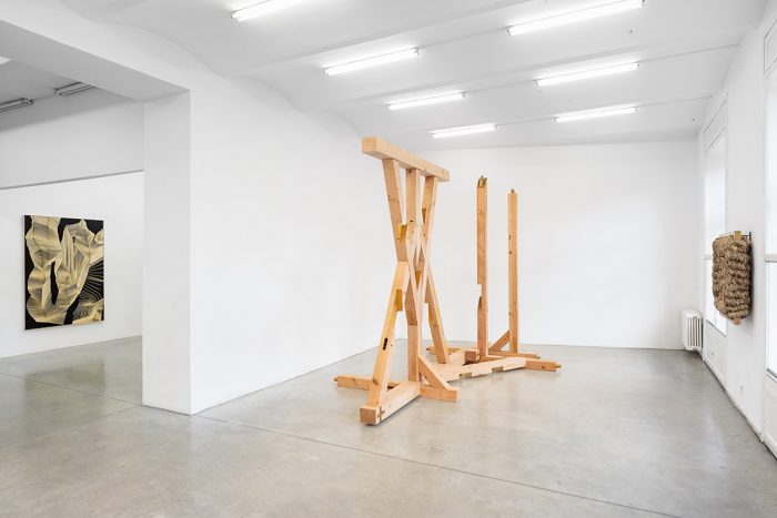 Ausstellungsansicht in der Christine König Galerie. Olaf Holzapfel: curated by, 2025