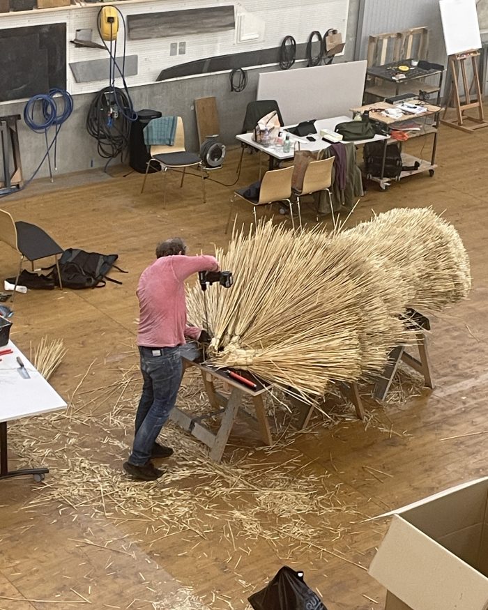 Olaf Holzapfel bei der Arbeit an der "Schwarm".