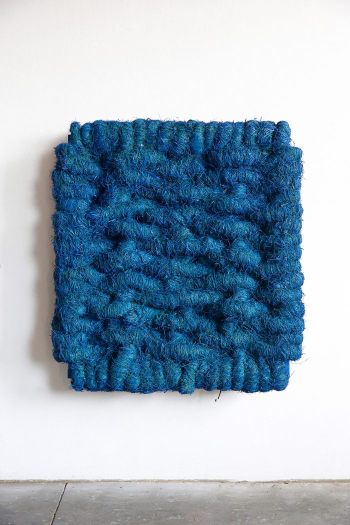 Lichtbild Leinen Blau, 90 x 80 x 25cm, 2014