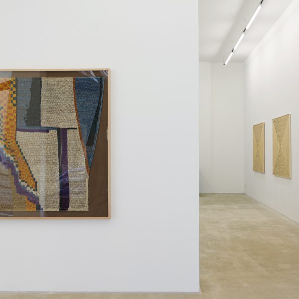 Ausstellungsansicht Olaf Holzapfel in der Galerie Daniel Marzona, 2016, Der perfekte Weg