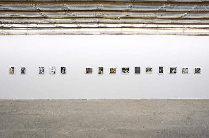 Installationsansicht Olaf Holzapfel – Nakano Sakaue Serie, Autocenter Berlin, 2008, Foto: Sebastian Schobbert